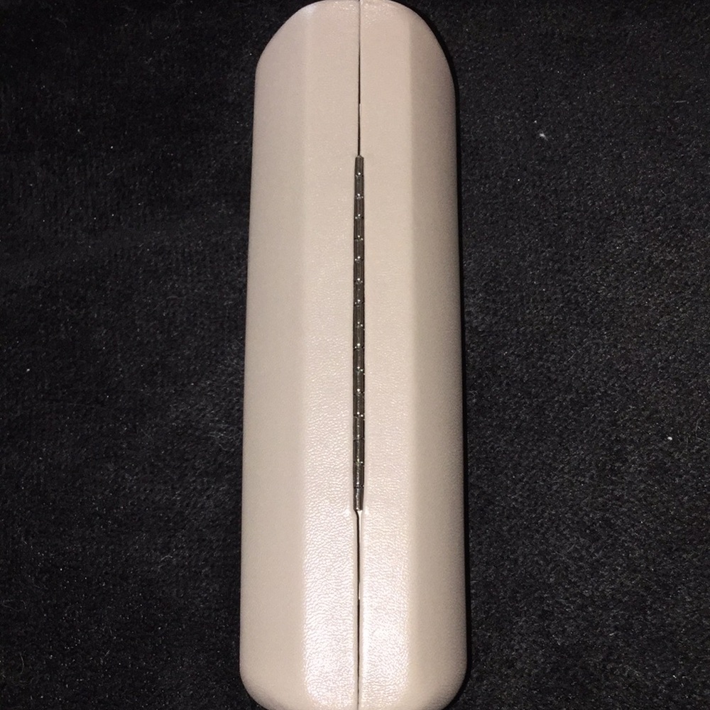 BCBGMAXAZRIA hard clamshell case - Picture 5 of 8